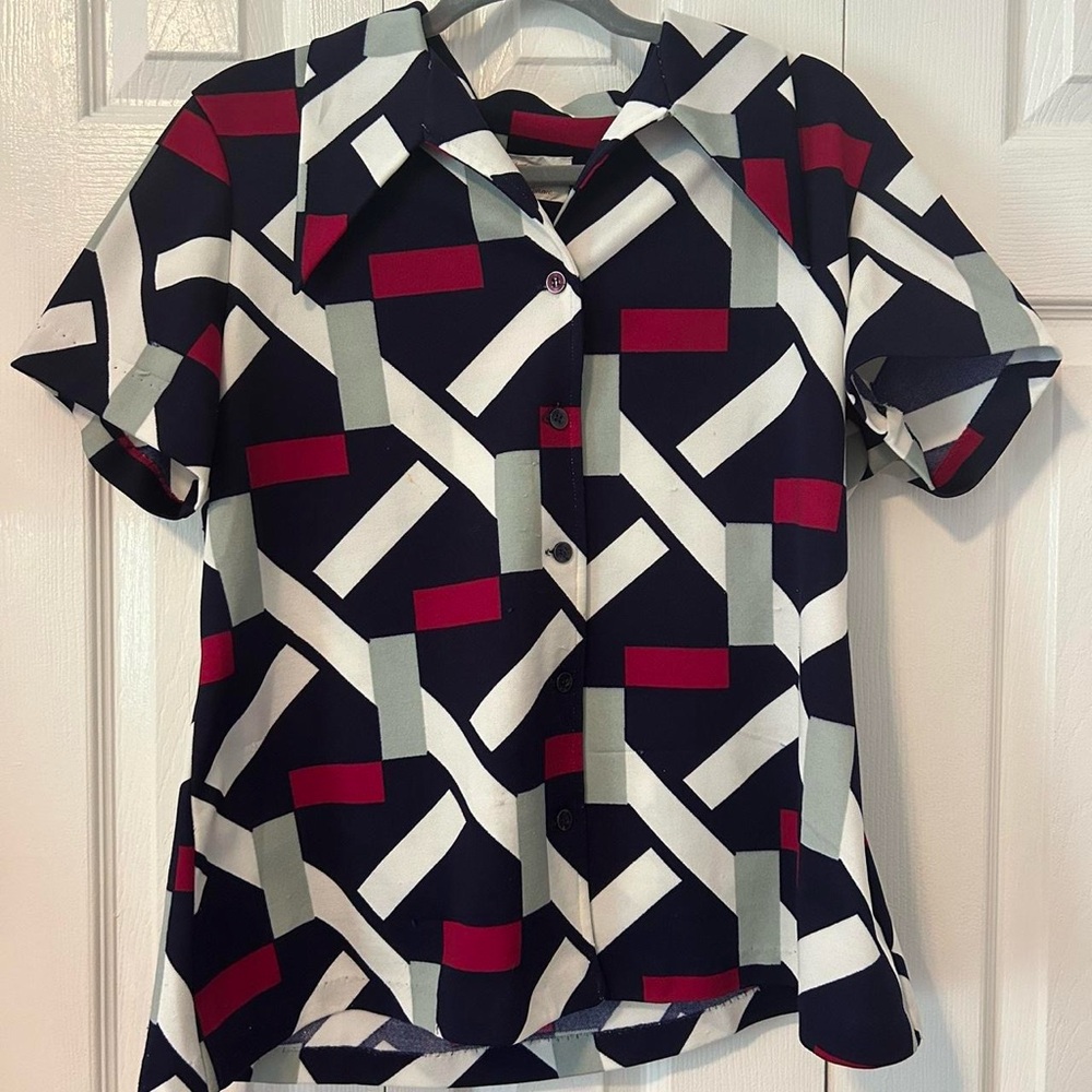 ‼️VINTAGE red white blue 1970s traveler by connie button up short sleeve shirt